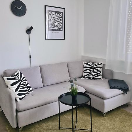 Modernes Zentrales Apartment บรูคซาล ภายนอก รูปภาพ